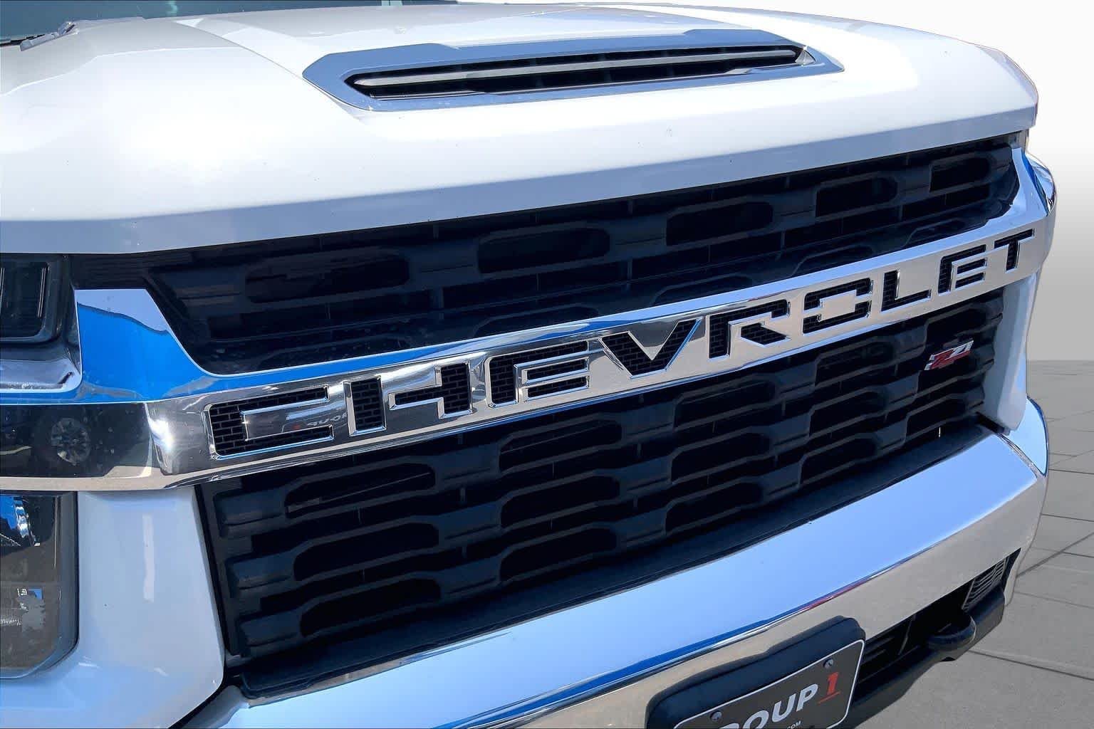 Used 2021 Summit White Chevrolet LT image 28