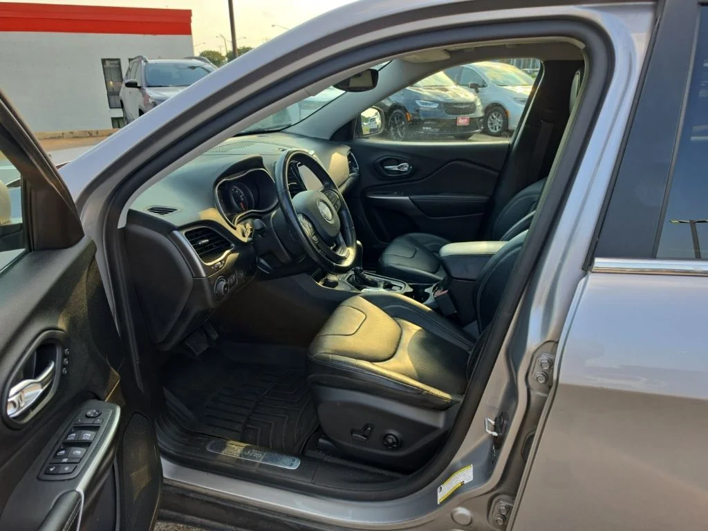 Used 2021 Silver Jeep Limited image 19
