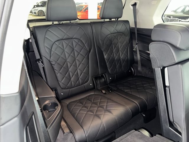 Used 2024 Skyscraper Grey Metallic BMW xDrive40i image 14