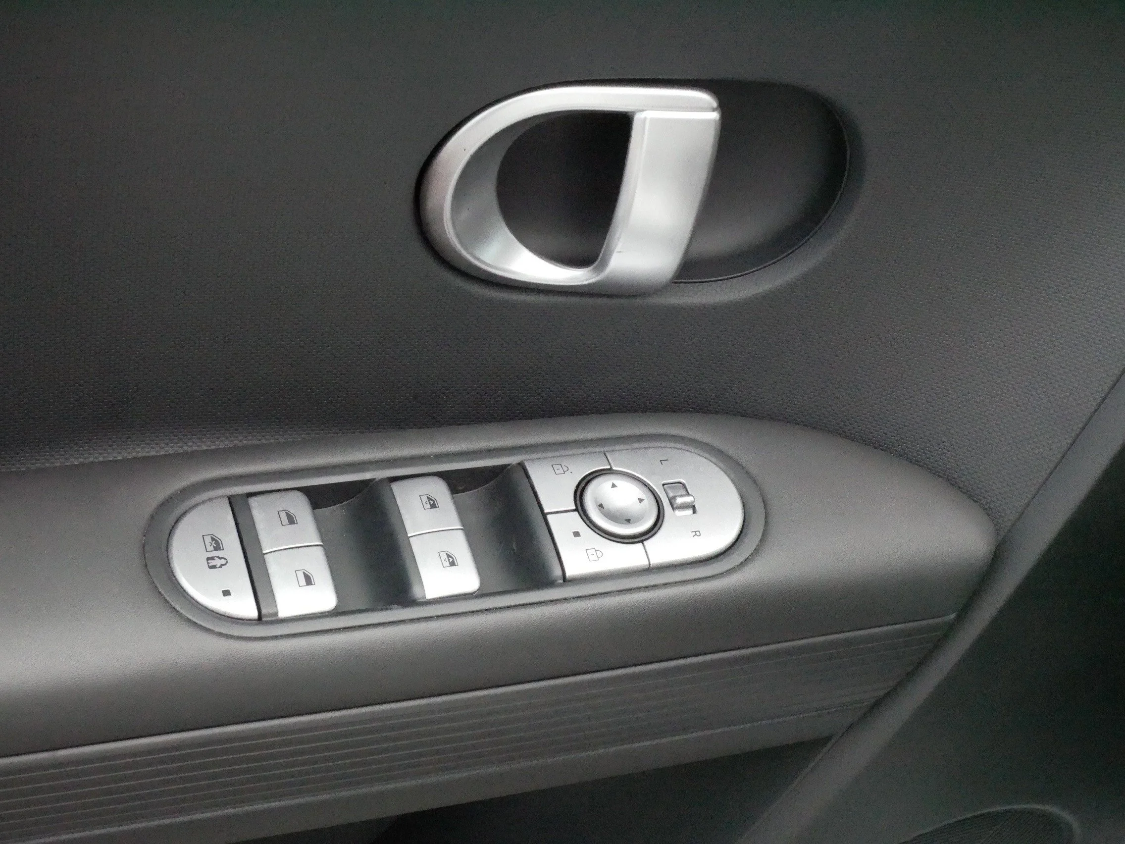 Used 2024 Atlas White Hyundai SEL image 19