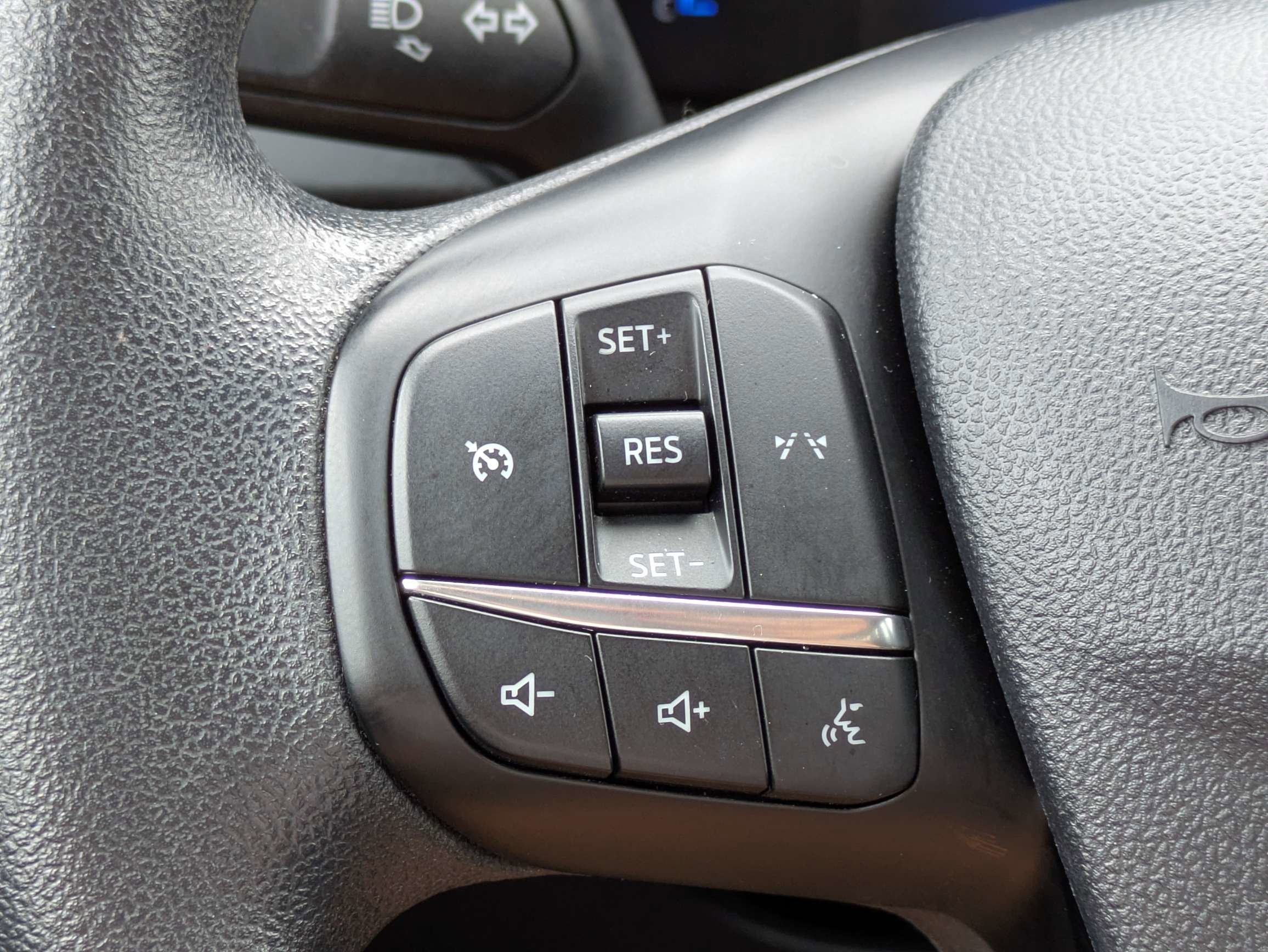 Used 2025 Oxford White Ford Active image 30