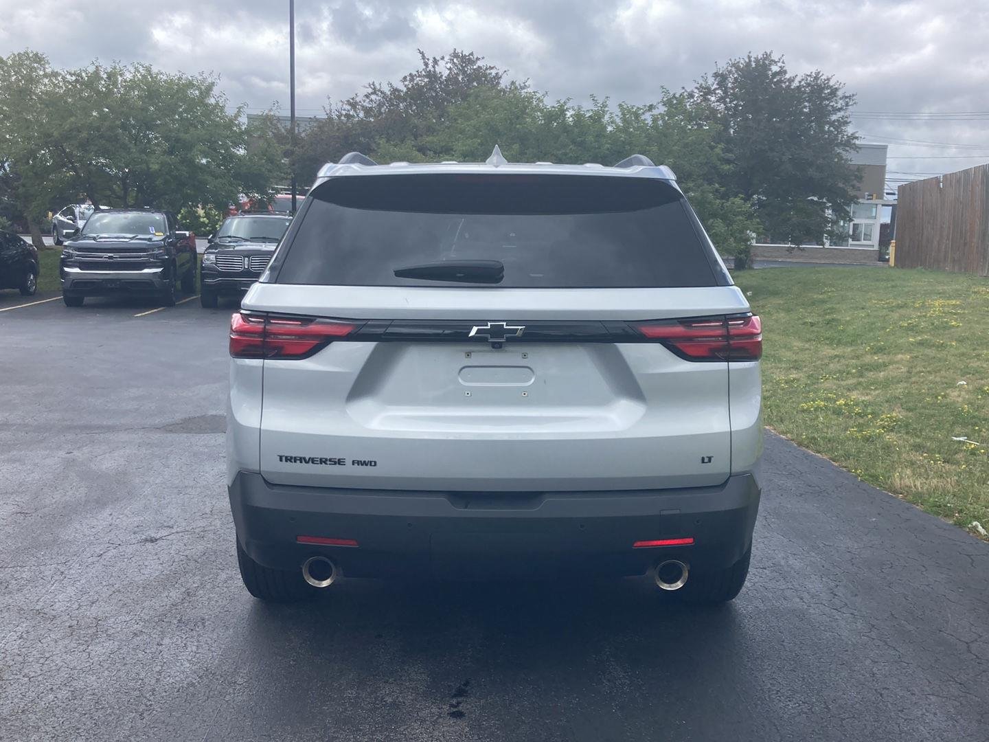 Used 2022 Silver Ice Metallic Chevrolet LT Cloth image 6