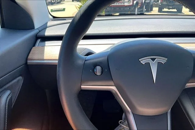 Used 2021 White Tesla Standard Range Plus image 11