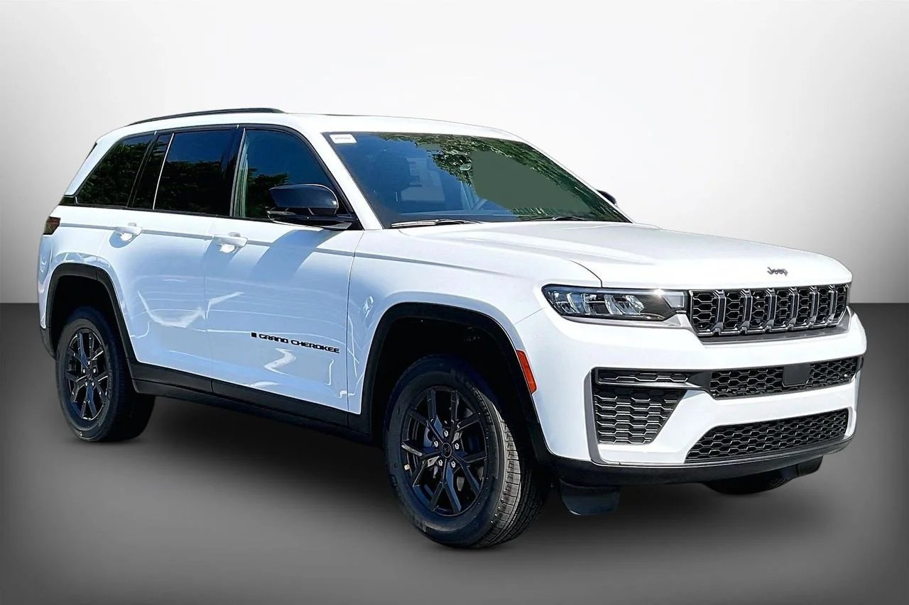 New 2027 Bright White Clear-Coat Paint Jeep Laredo Altitude image 2