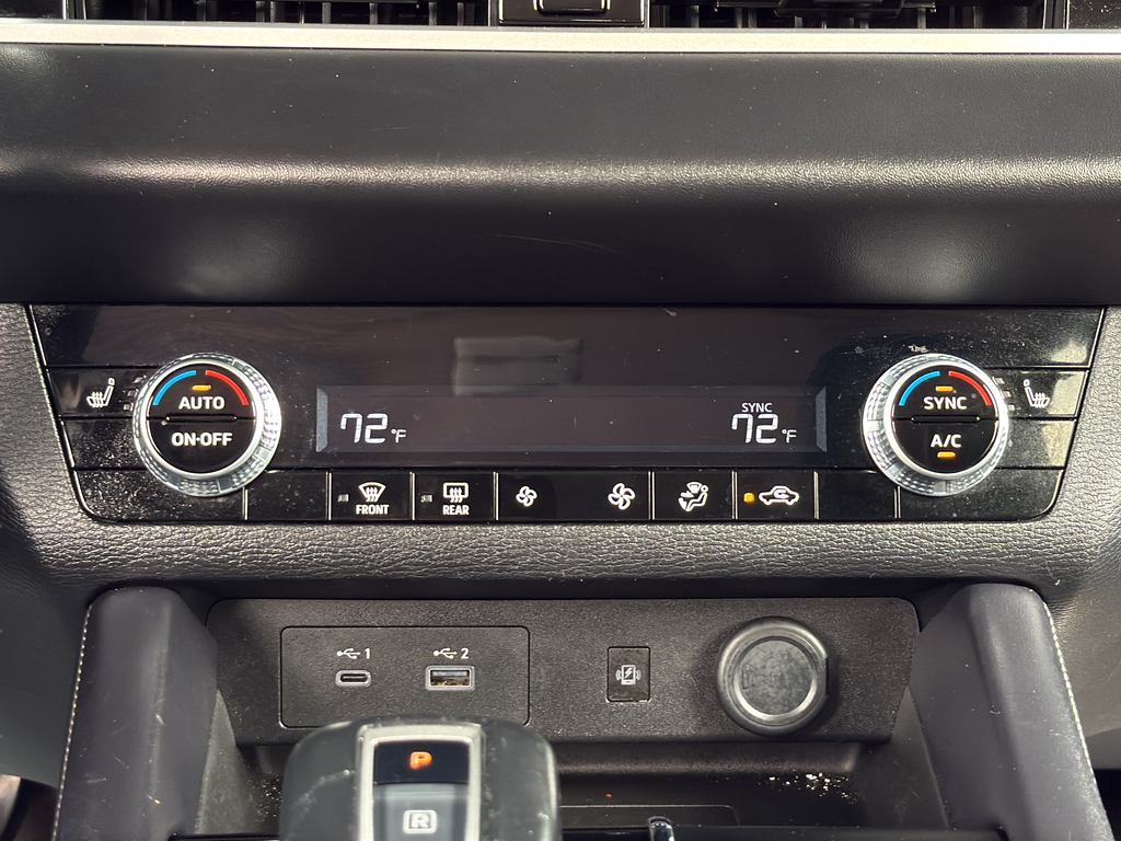 Used 2024 Black Mitsubishi SE image 19