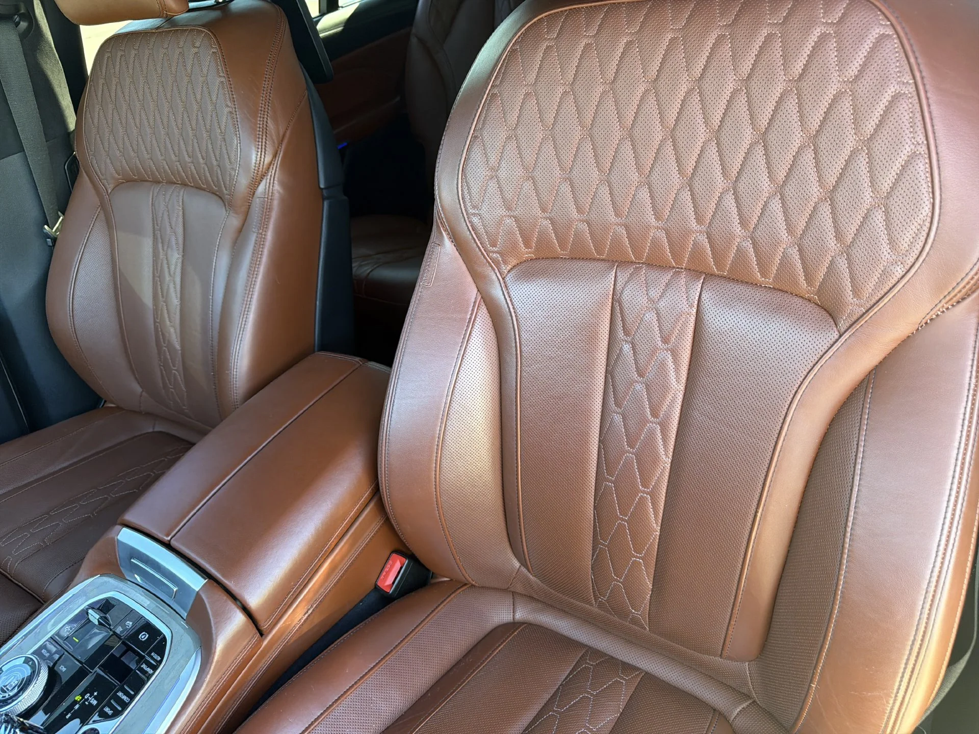 Used 2021 White BMW ALPINA XB7 image 26