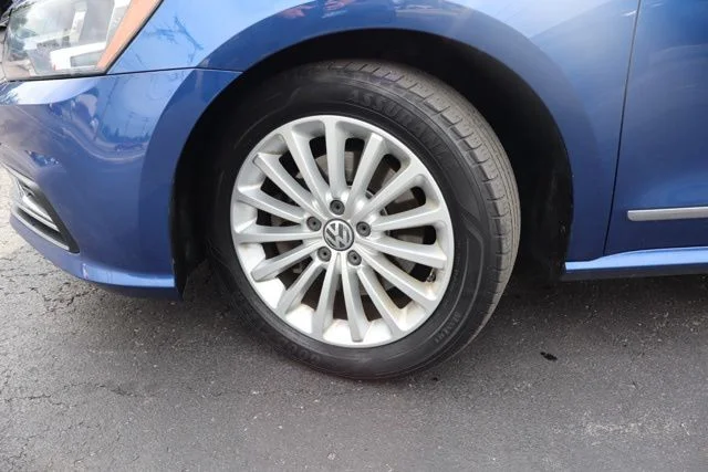 Used 2017 Blue Volkswagen 1.8T SE image 2