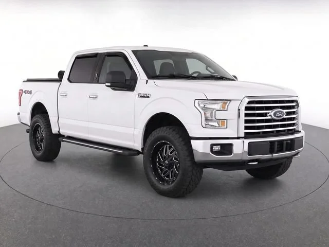 Used 2016 Oxford White Ford XLT image 1