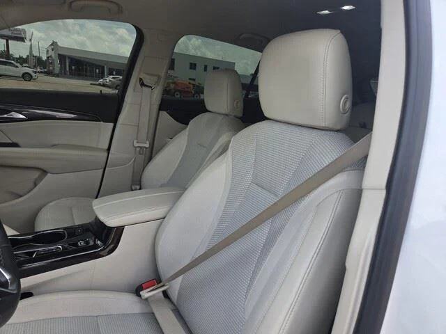 Used 2023 Summit White Buick Preferred image 13