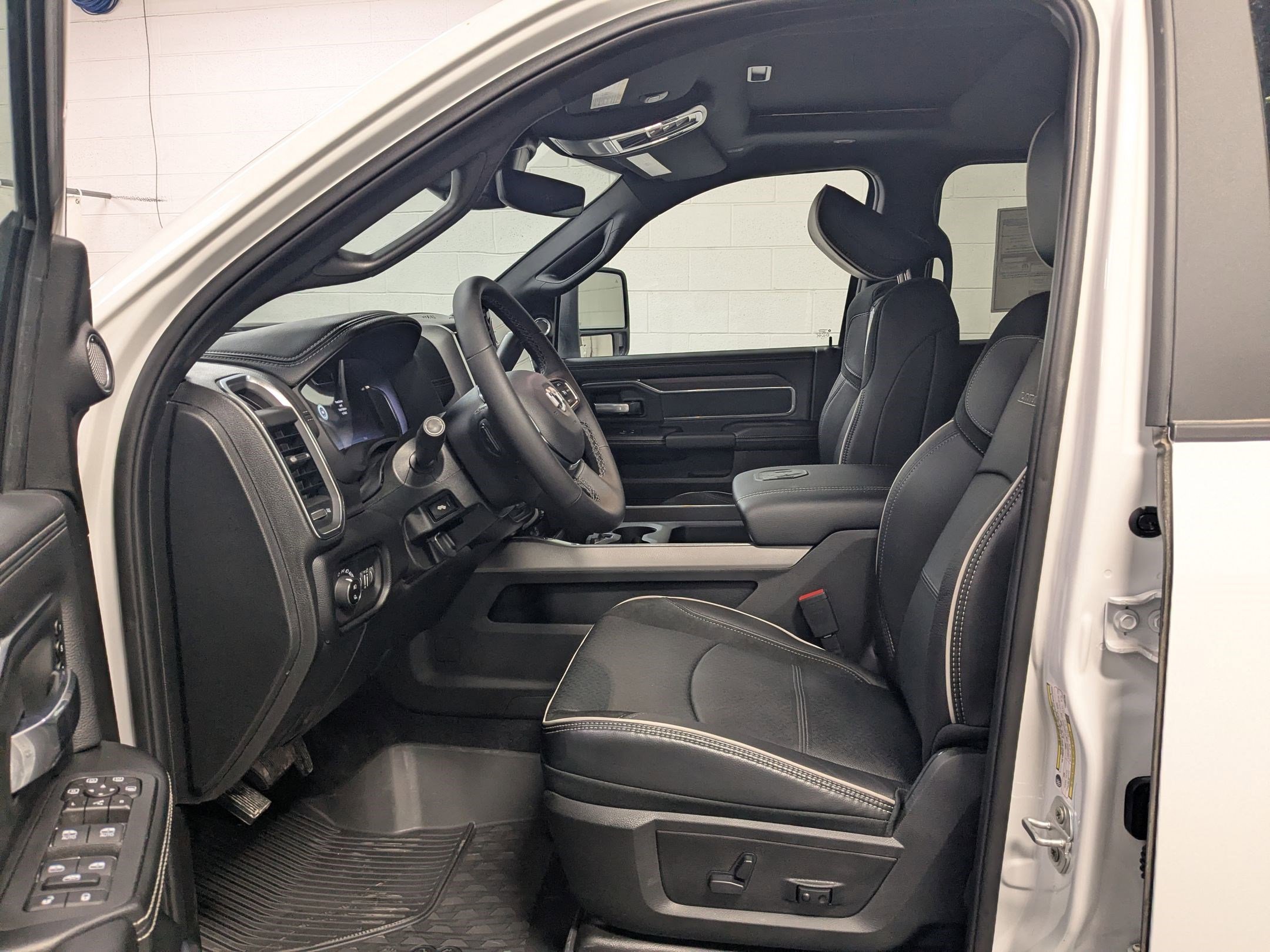 New 2026 Bright White Clear-Coat Exterior Paint RAM Laramie image 15