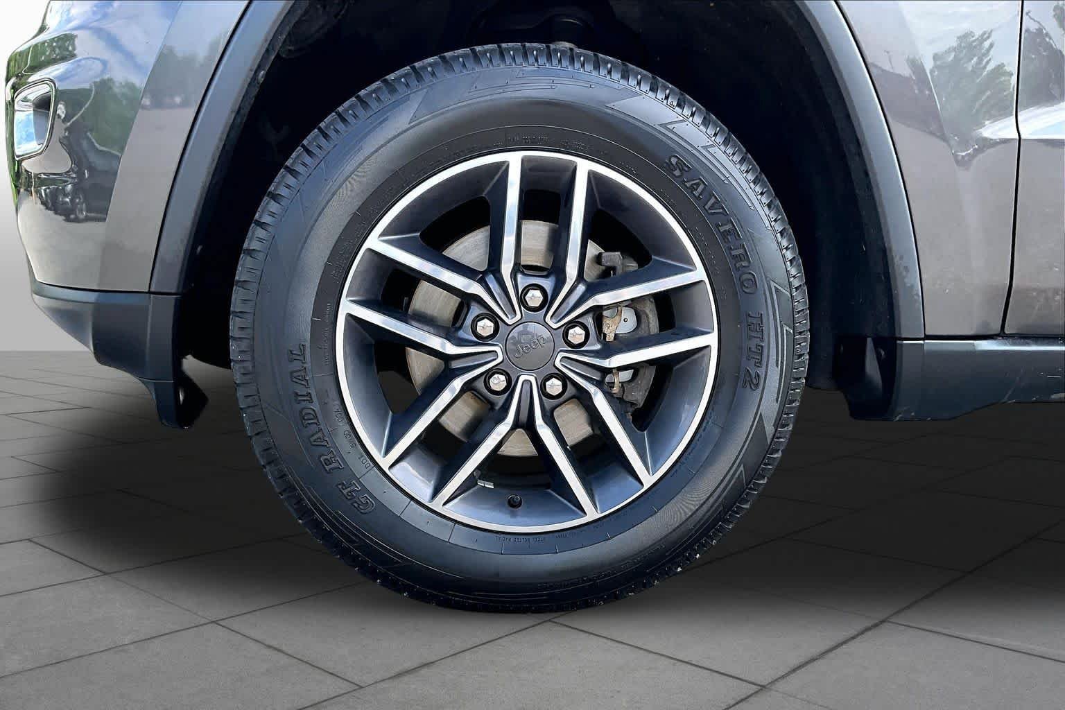 Used 2019 Granite Crystal Metallic Clearcoat Jeep Limited image 11
