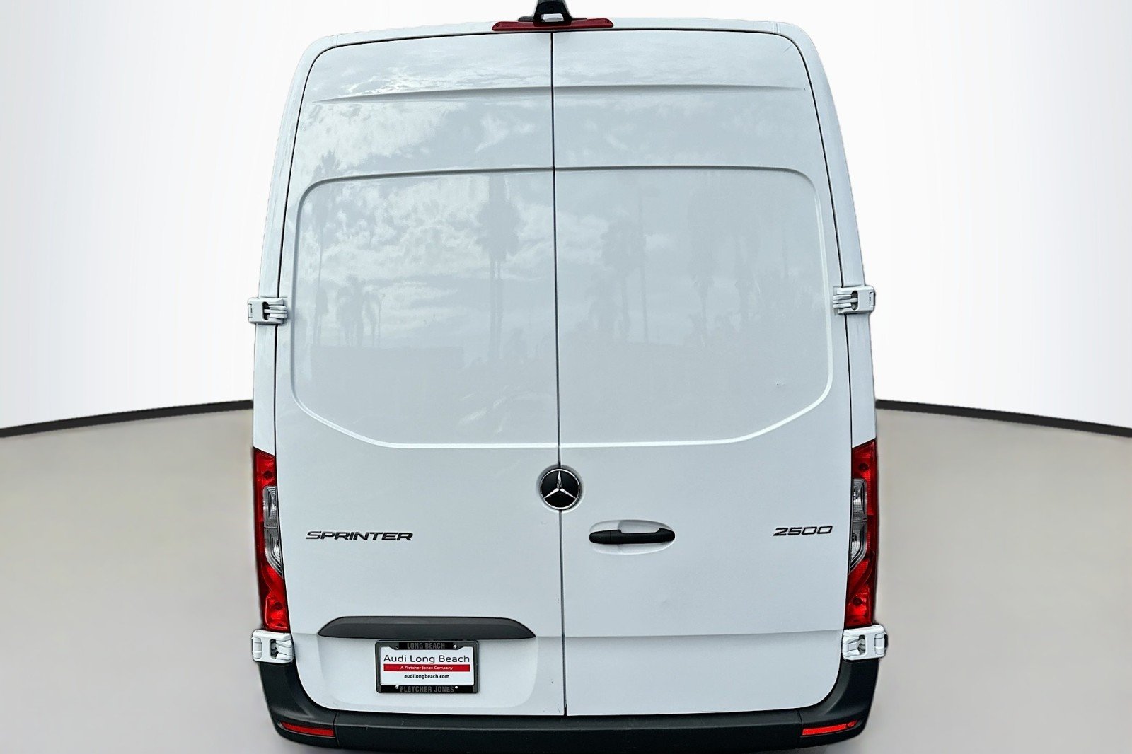 Used 2025 Arctic White Mercedes-Benz  image 3