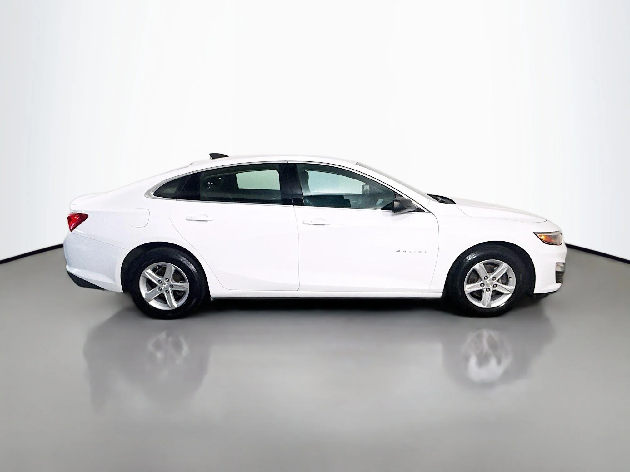 Used 2019 Summit White Chevrolet LS image 8