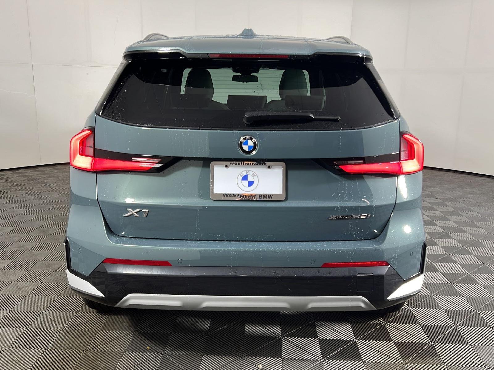 New 2027 Cape York Green Metallic BMW xDrive28i image 8