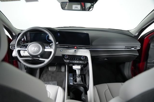 2025 Hyundai Elantra Limited - Photo 35