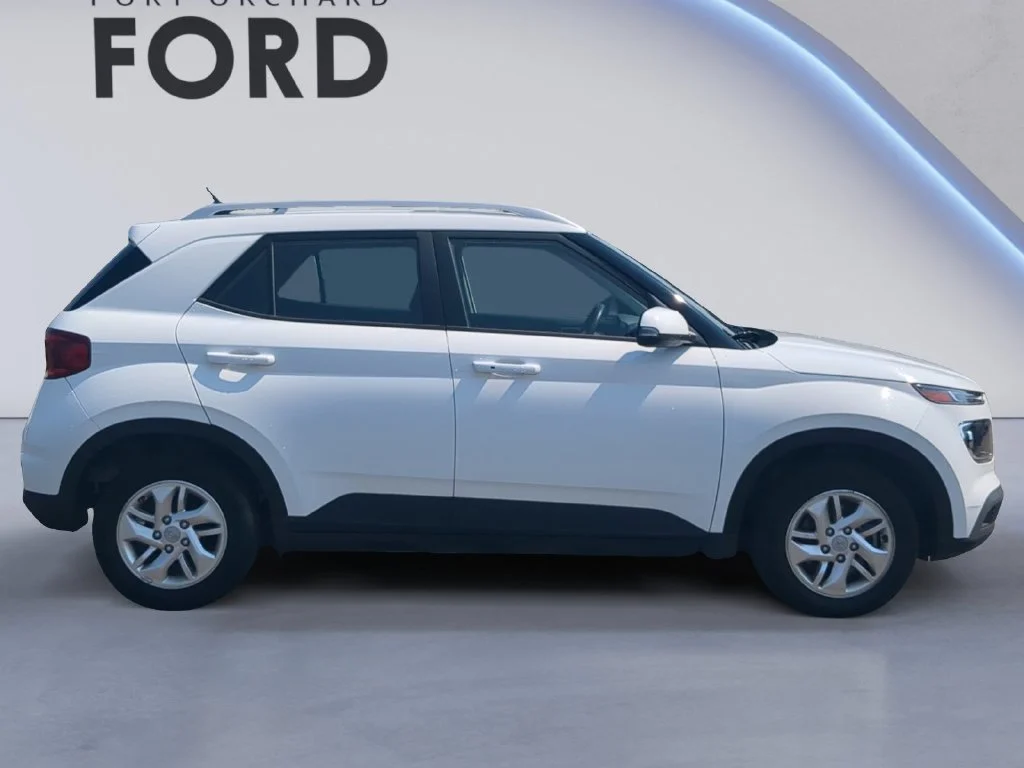 Used 2023 White Hyundai  image 7