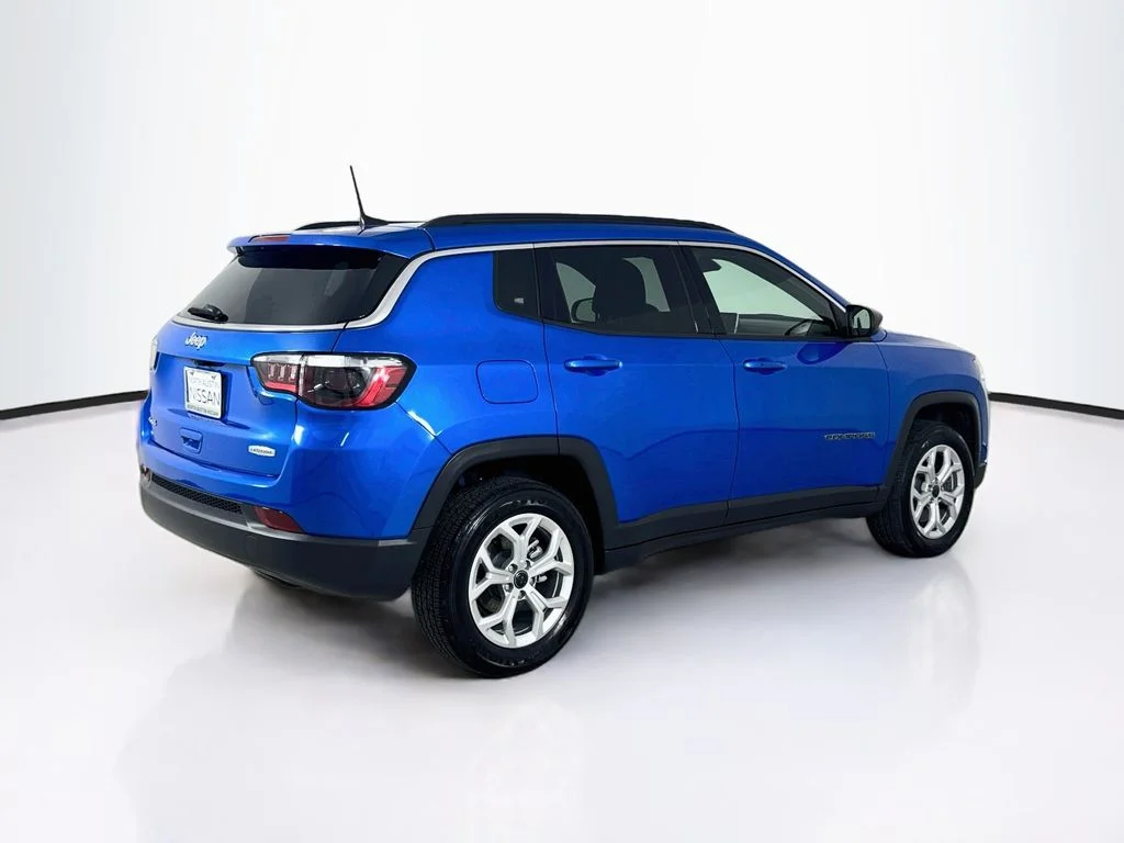 Used 2025 Blue Jeep Latitude image 7