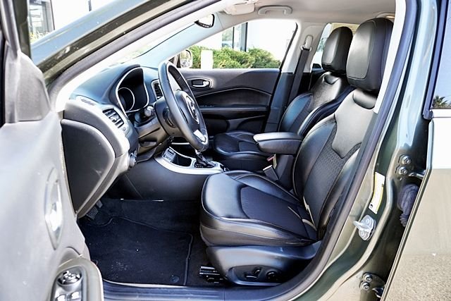 Used 2018 Green Jeep Latitude image 13