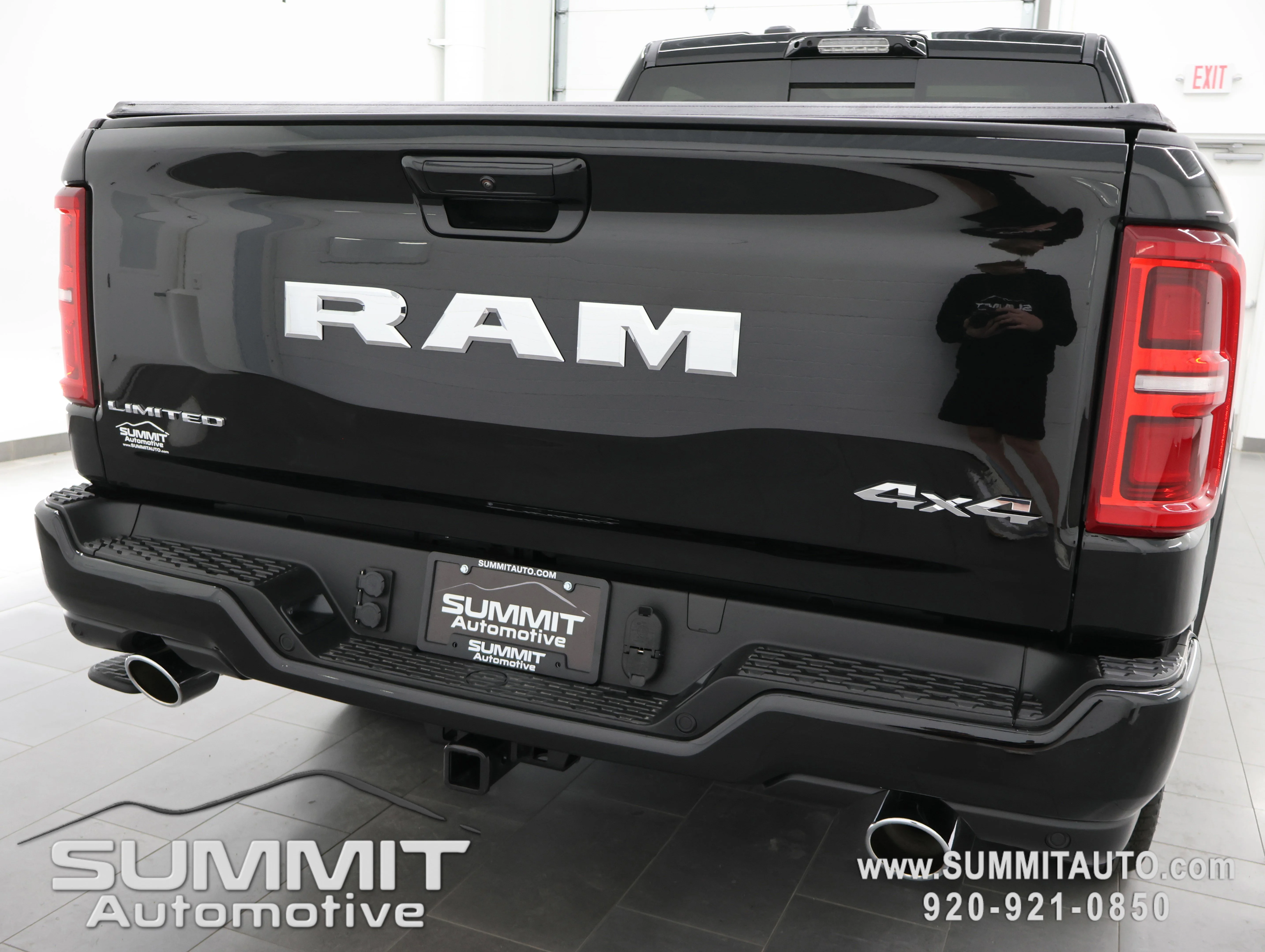 New 2026 Diamond Black Crystal Pearl-Coat Exterior Paint RAM Limited image 34
