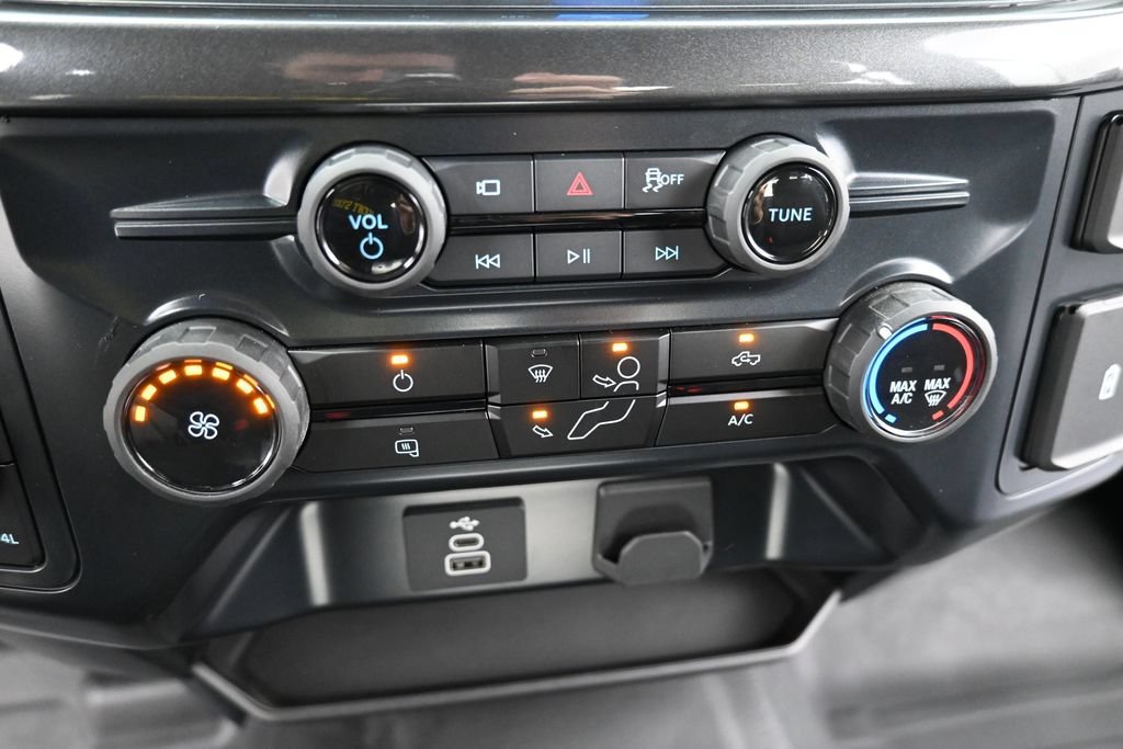 Used 2025 Black Metallic Ford XL image 17