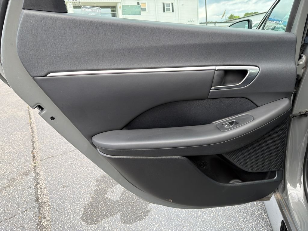 Used 2022 Gray Hyundai SEL image 21