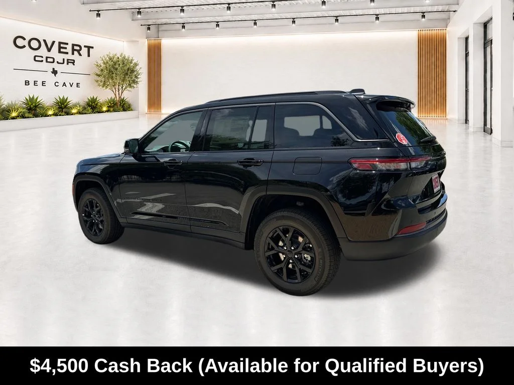 New 2026 Diamond Black Crystal Pearl-Coat Exterior Paint Jeep Laredo Altitude image 7