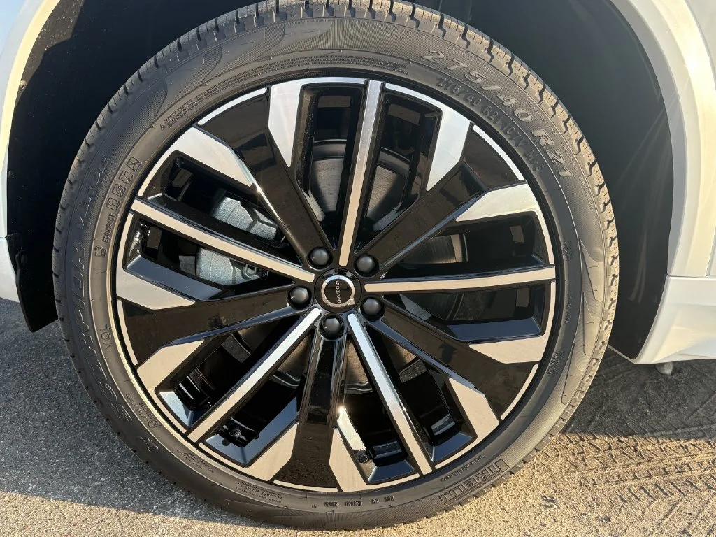 New 2026 Crystal White Volvo Ultra image 7
