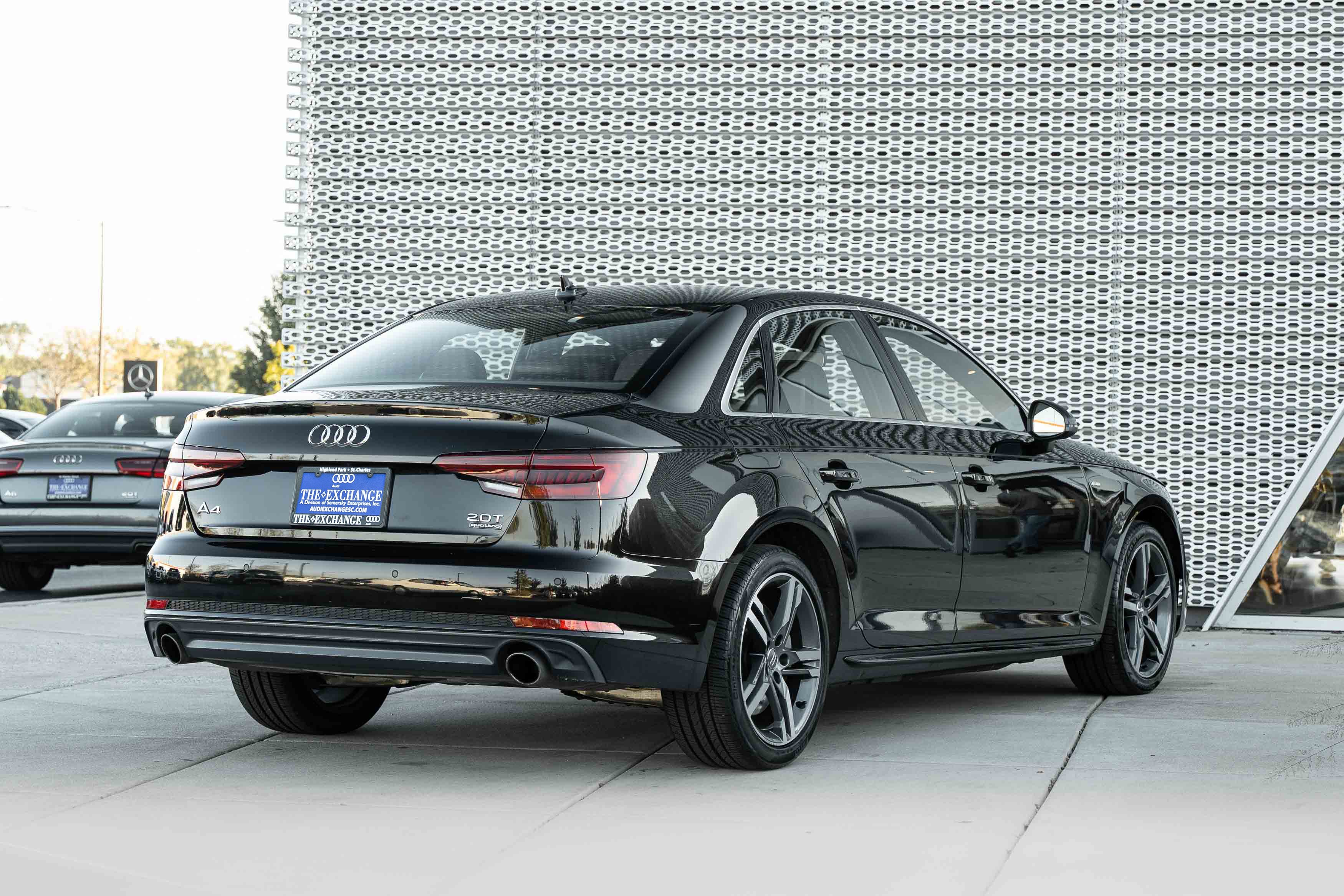 Used 2018 Mythos Black Metallic Audi Tech Premium Plus image 4
