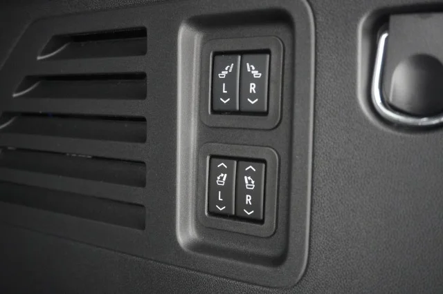 2026 GMC Acadia Denali Ultimate - Photo 9