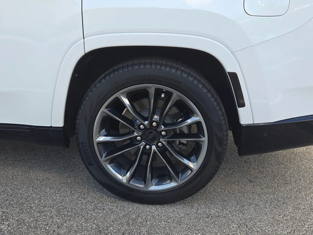 Used 2025 White Jeep Series II image 19