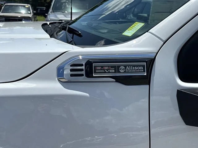 New 2026 Summit White GMC Pro image 9