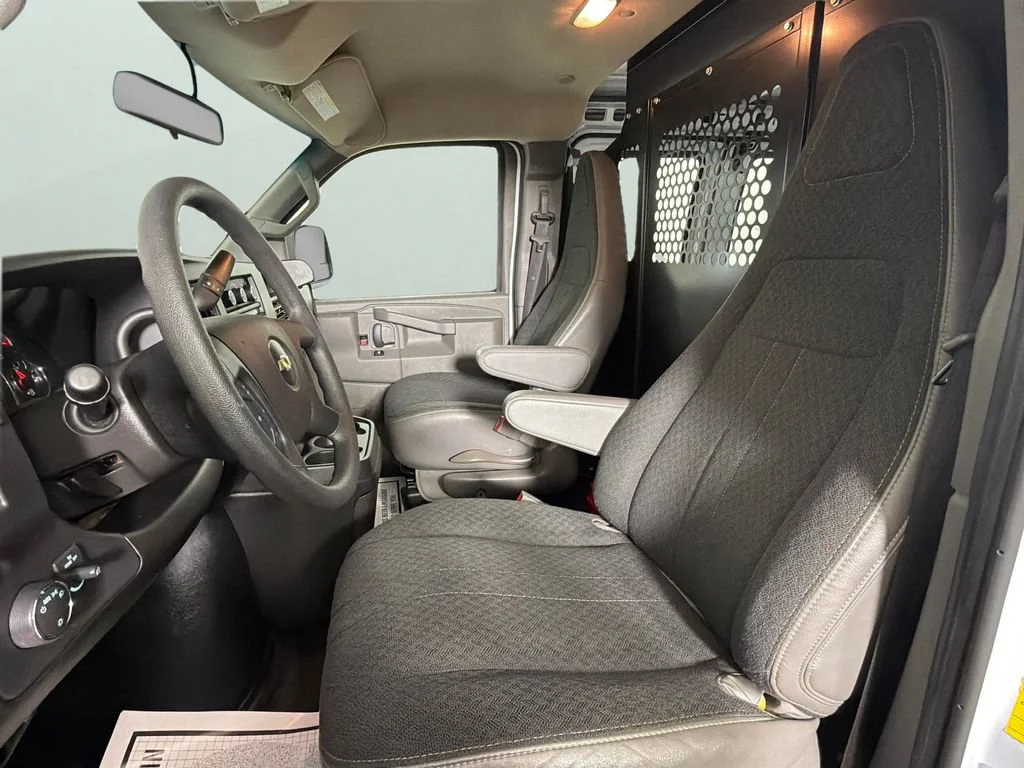 Used 2025 Summit White Chevrolet WT image 17