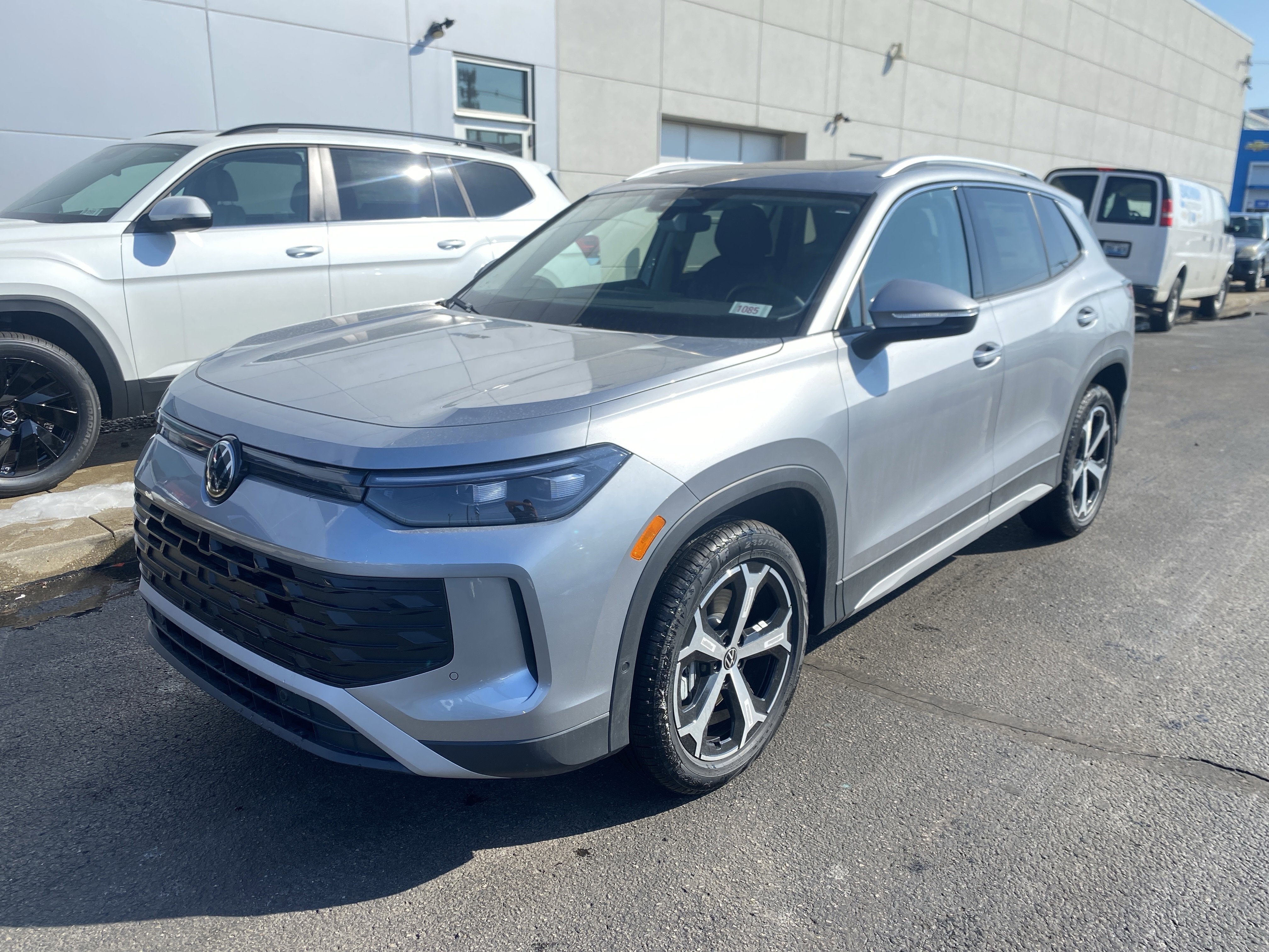 New 2026 Pyrite Silver Metallic Volkswagen SE image 4