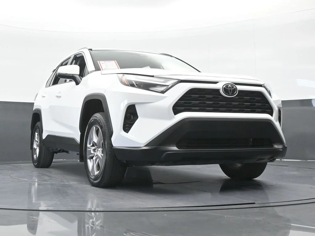 Used 2025 Ice Toyota XLE image 57