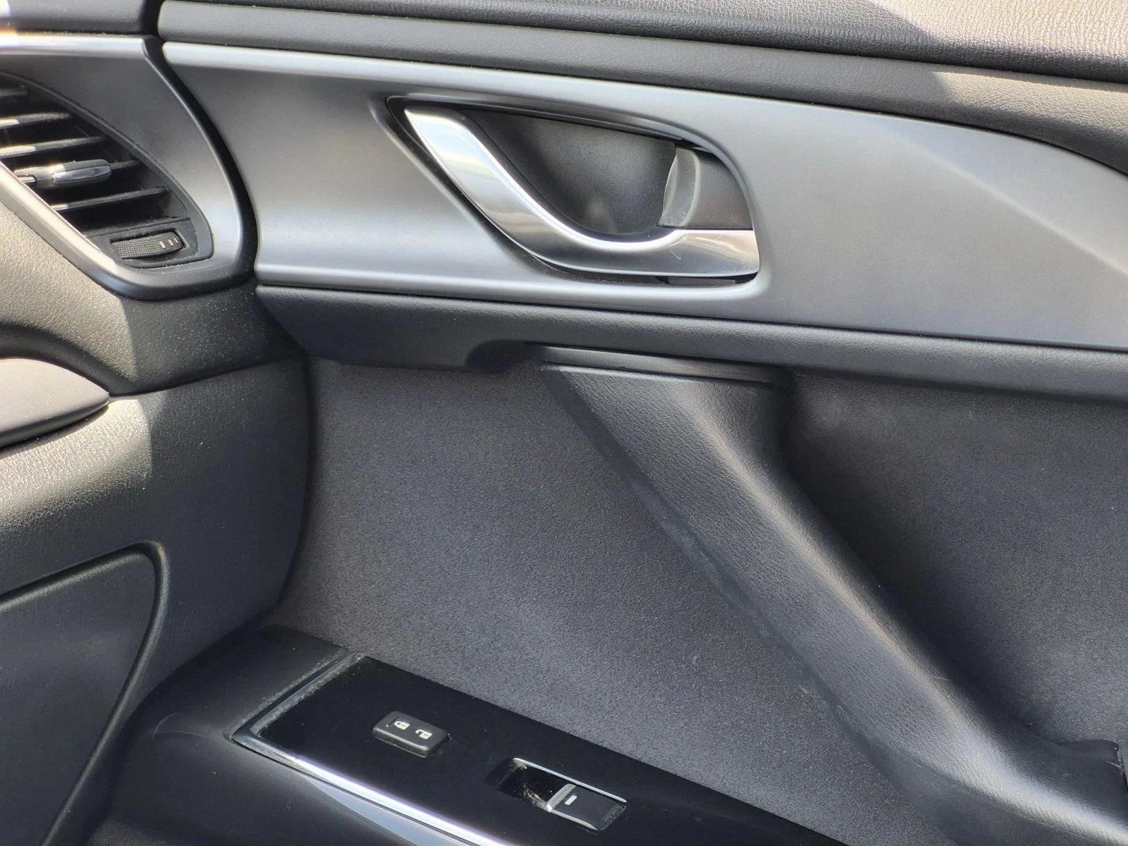Used 2016 Sonic Silver Metallic Mazda Sport image 9
