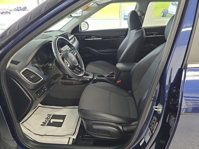 Used 2022  Kia Nightfall image 13