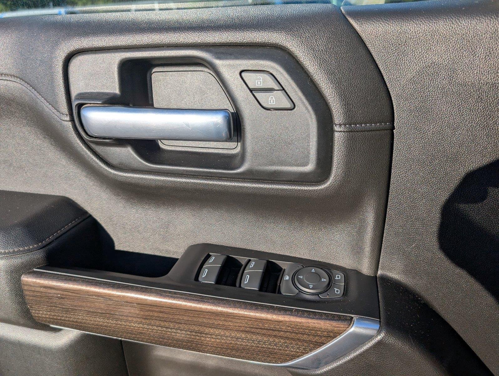 Used 2022 Shadow Gray Metallic Chevrolet LT image 18
