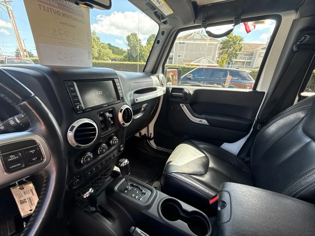 Used 2017 White Jeep Unlimited Rubicon image 16