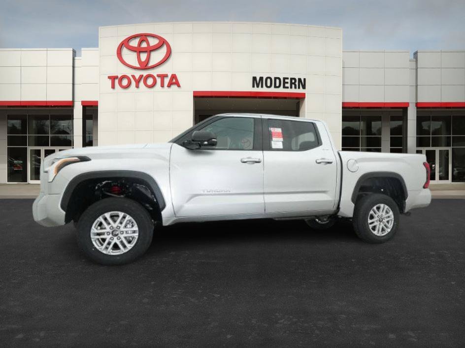 2026 Toyota Tundra SR5 - Photo 8