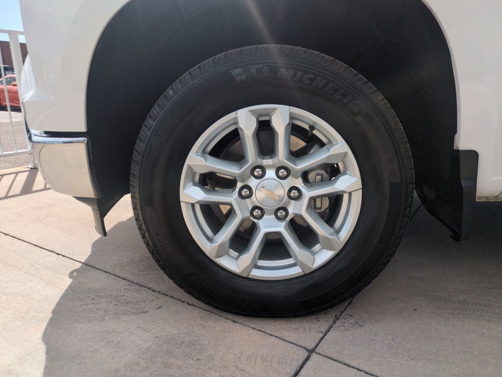 Used 2023 SUMMIT WHITE Chevrolet LT image 26