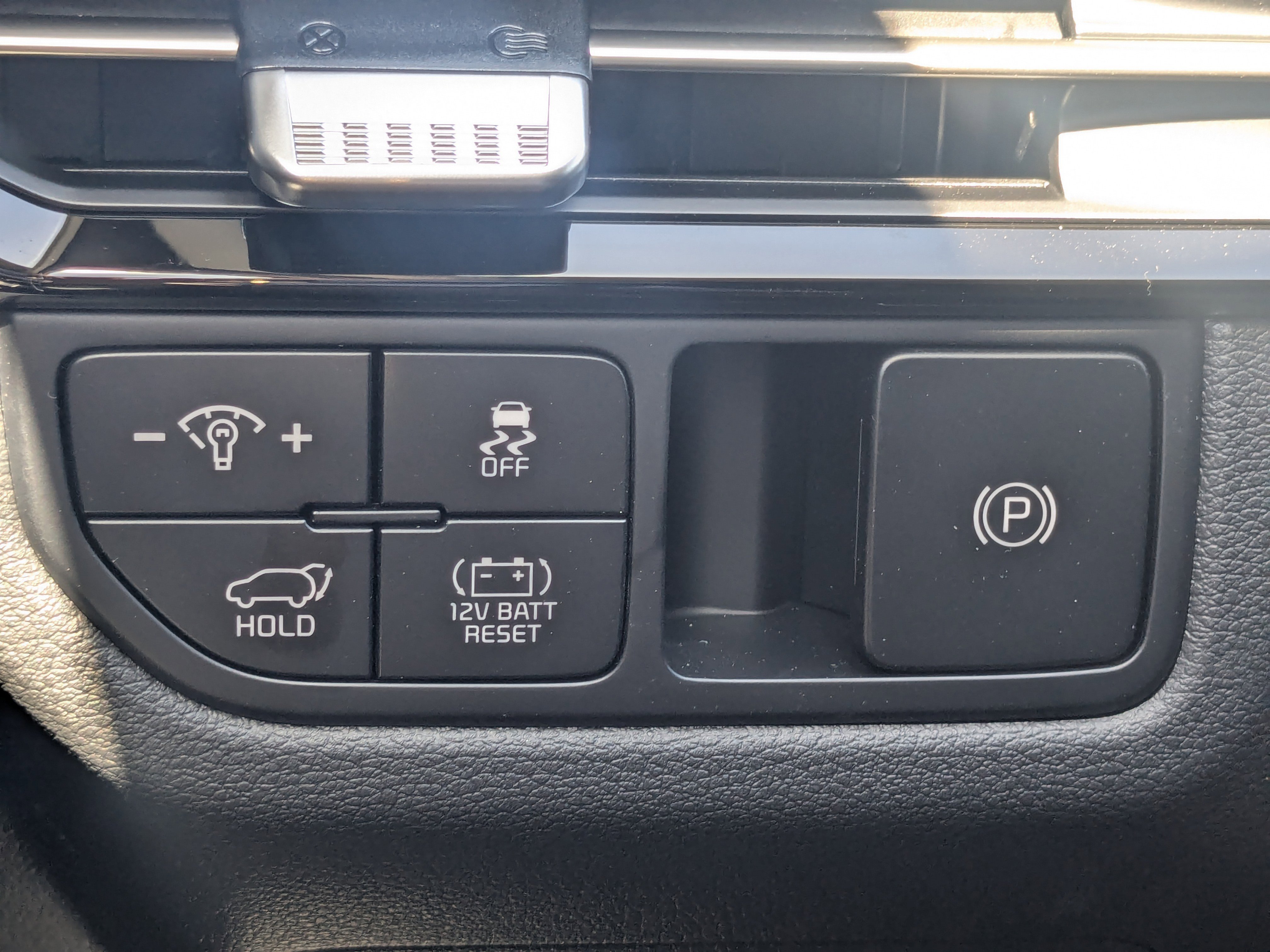 New 2026 Snow White Pearl Kia EX image 32