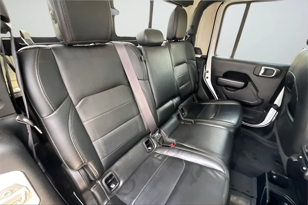 Used 2023 White Jeep Texas Trail image 22