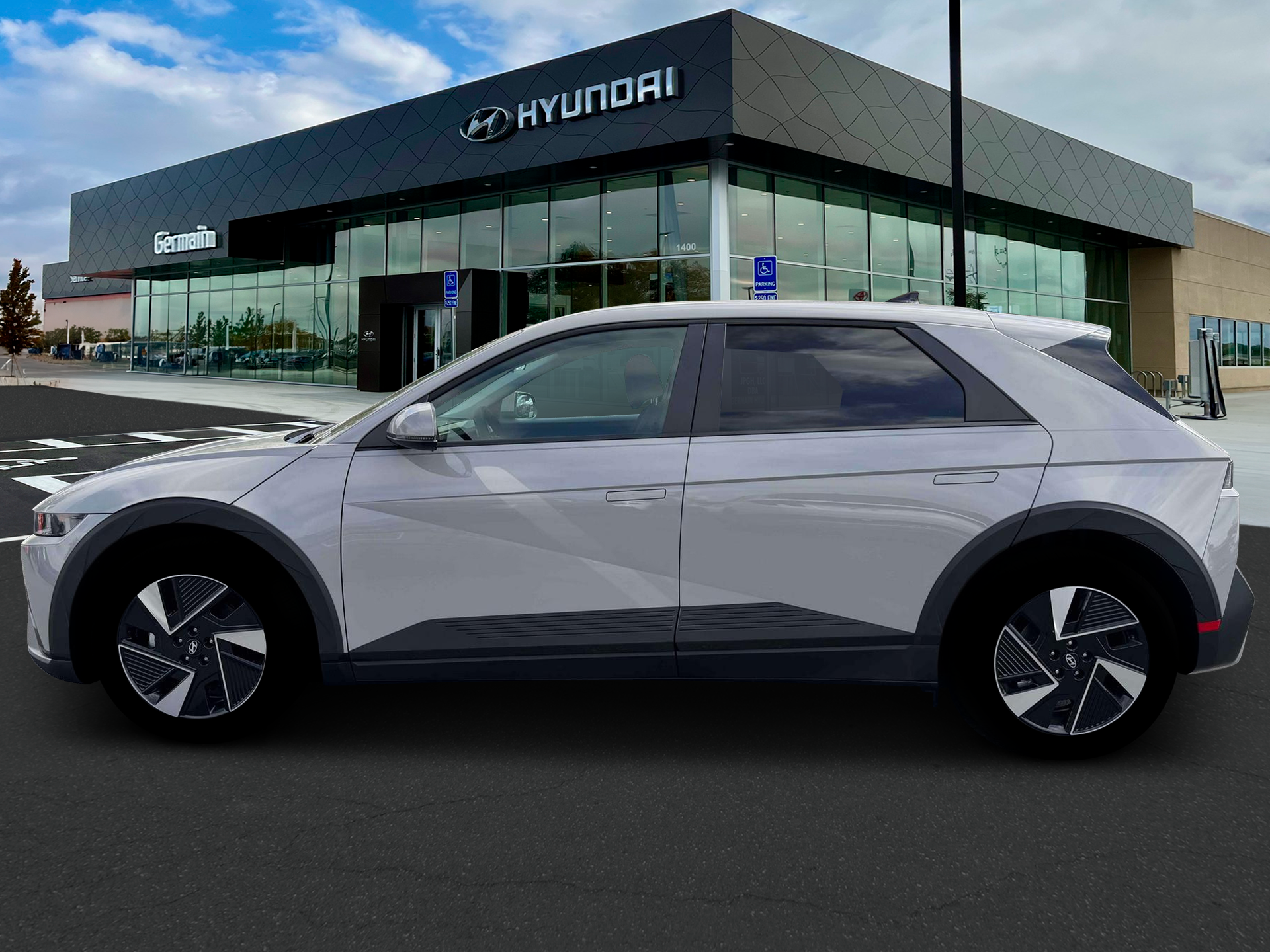 New 2026 Cyber Gray Hyundai SE image 3