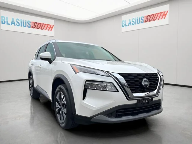 Used 2023 White Nissan SV image 1