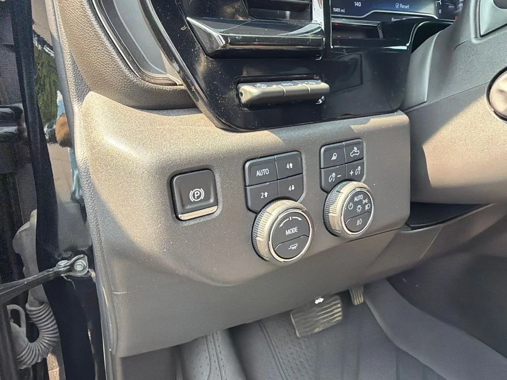 Used 2025 Black Chevrolet ZR2 image 25