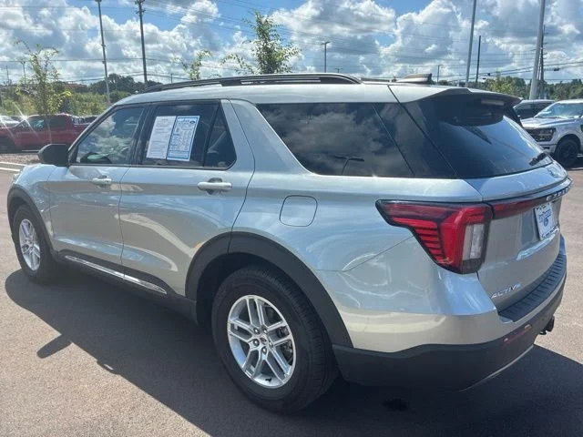Used 2025 Iconic Silver Metallic Ford Active image 4