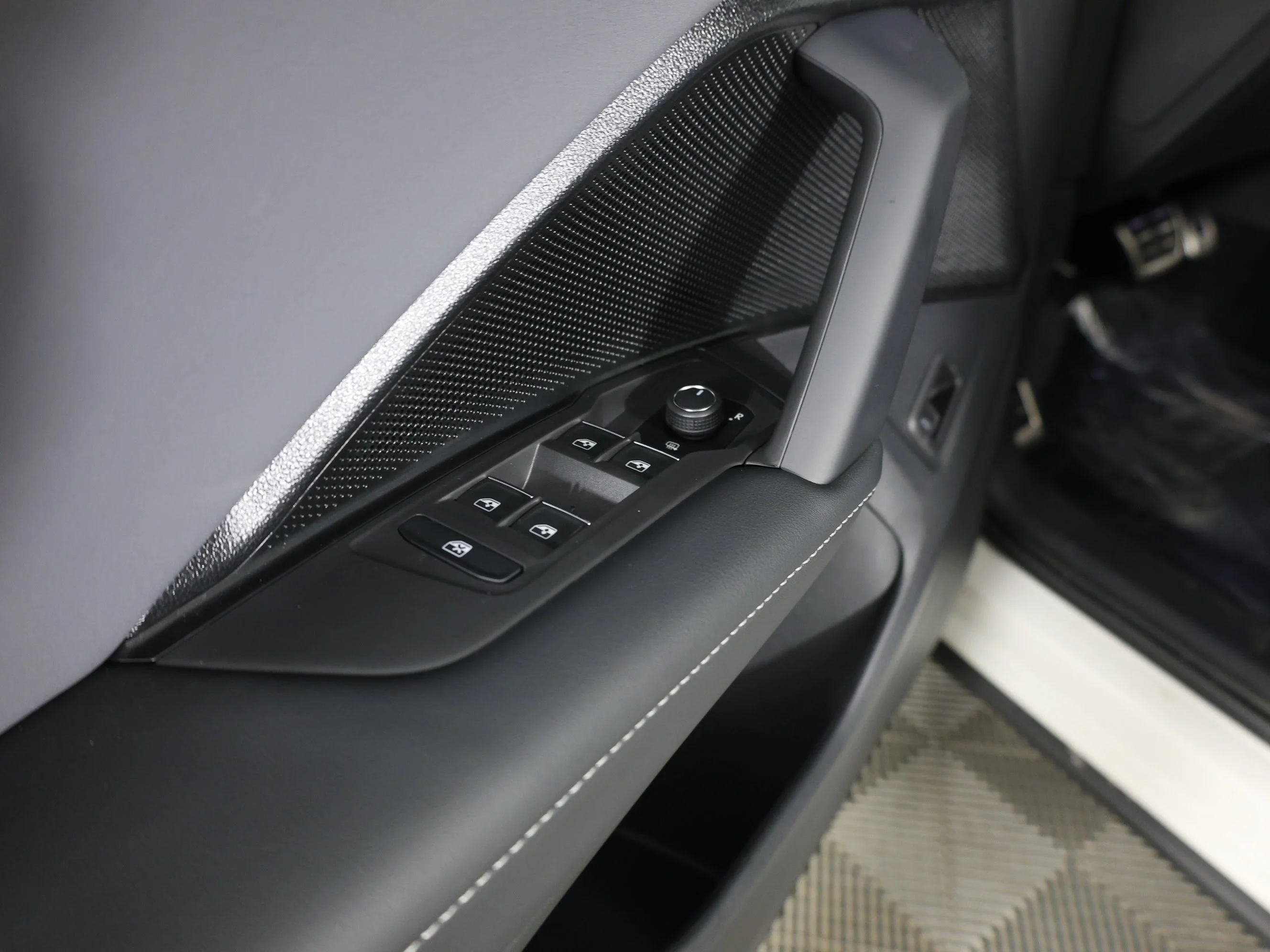 New 2026 Sandstone w/Deep Black Roof Volkswagen SE R-Line Black image 12
