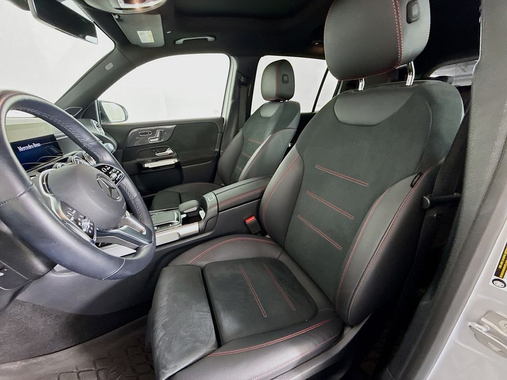 Used 2023 Silver Mercedes-Benz GLB 250 image 5