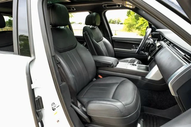 Used 2024 White Land Rover SE image 45