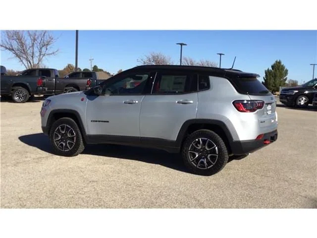 New 2026 Silver Zynith Metallic Clear-Coat  Paint Jeep TRAILHAWK 4X4 image 7